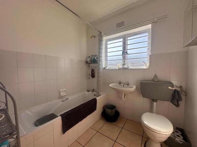 2 Bedroom Property for Sale in Oakglen Western Cape